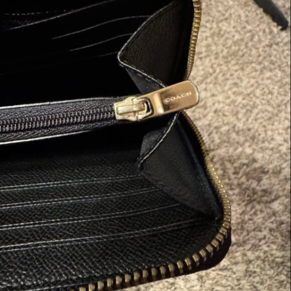 Coach Leather Wallet Black Zip Around EUC - Picture 8 of 10